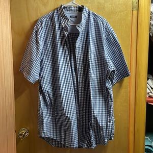 Izod brand men’s short sleeve button up shirt